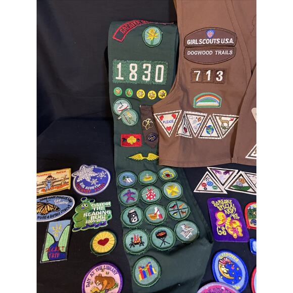 Vintage Girl Scout Green Sash Brownie Vest Patch Lot - Picture 4 of 8